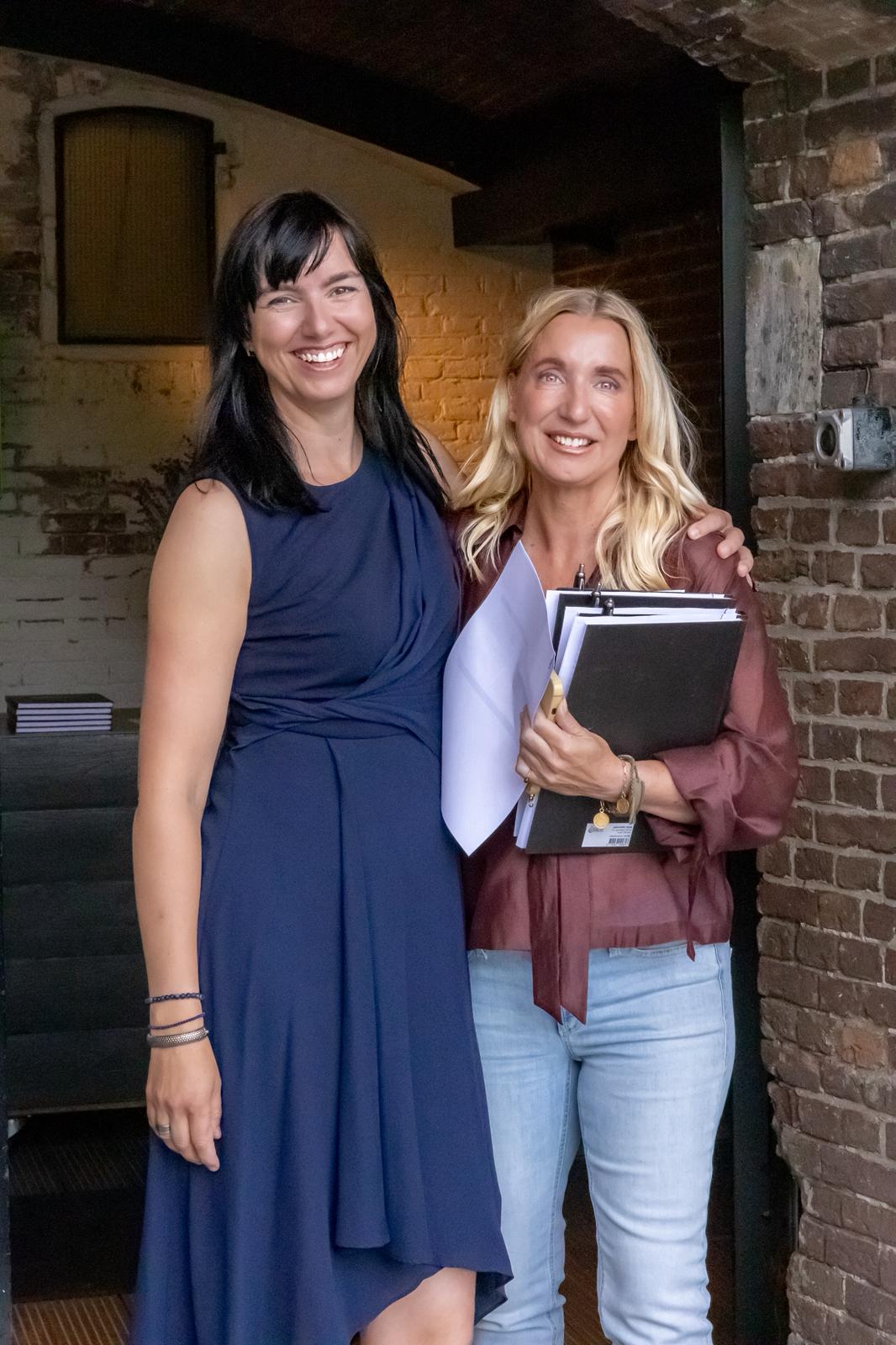 Chantal Mailly en Ellen Joosten, die samen de Your Way calls doen